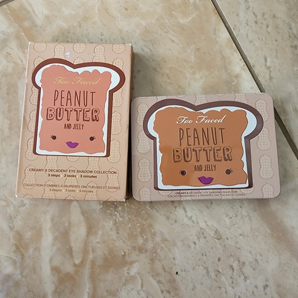 Too Faced Peanut Butter & Jelly Palette - Picture 3 of 4
